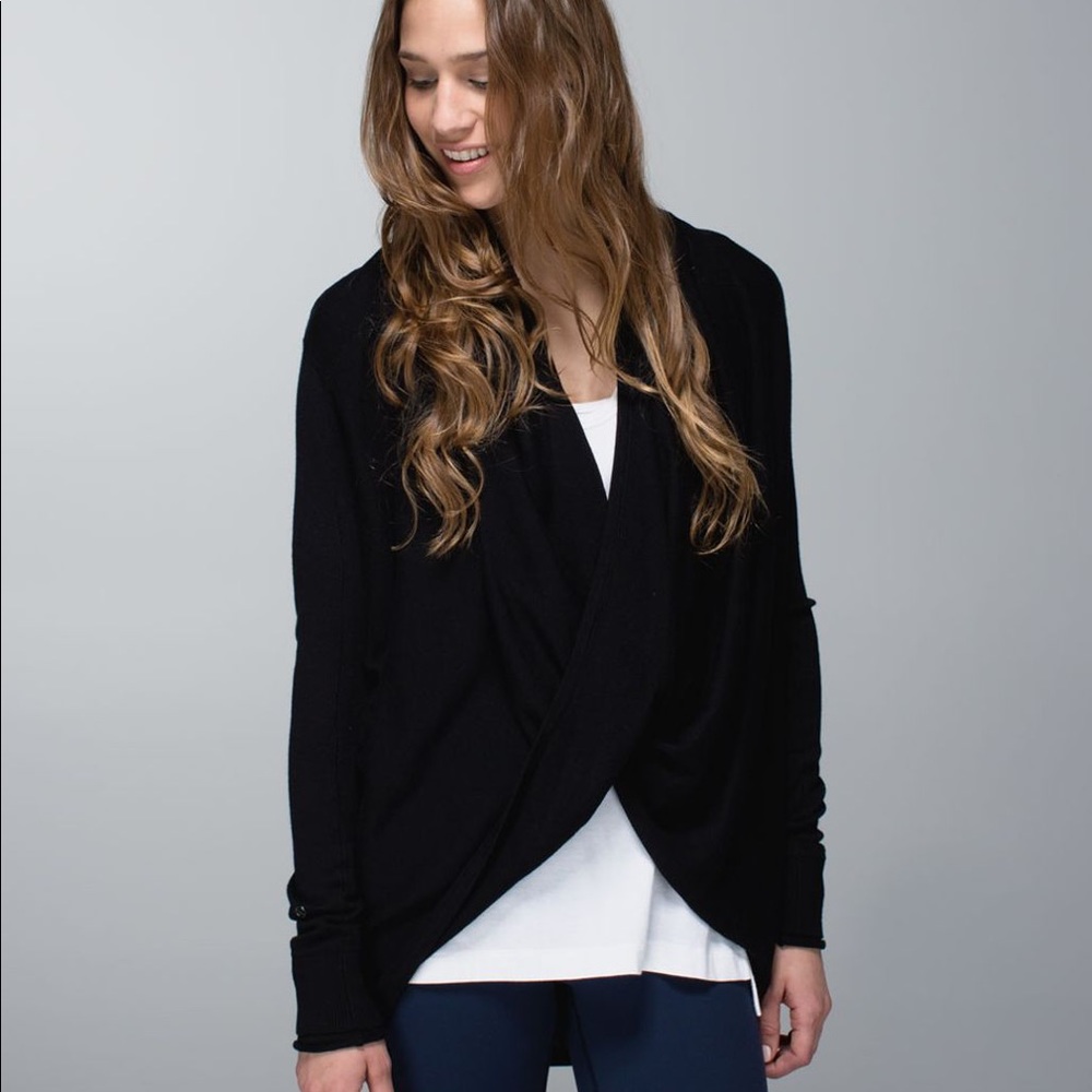 Lululemon Iconic Black Wrap Sz 6